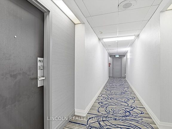 4th image of 55 Bamburgh Cir #Penthouse 09