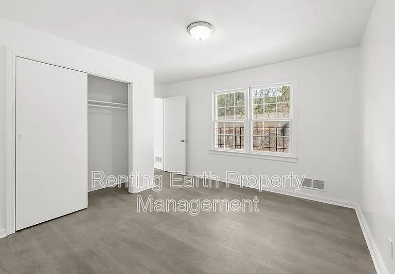 805 Vanderbilt St — Photo 4