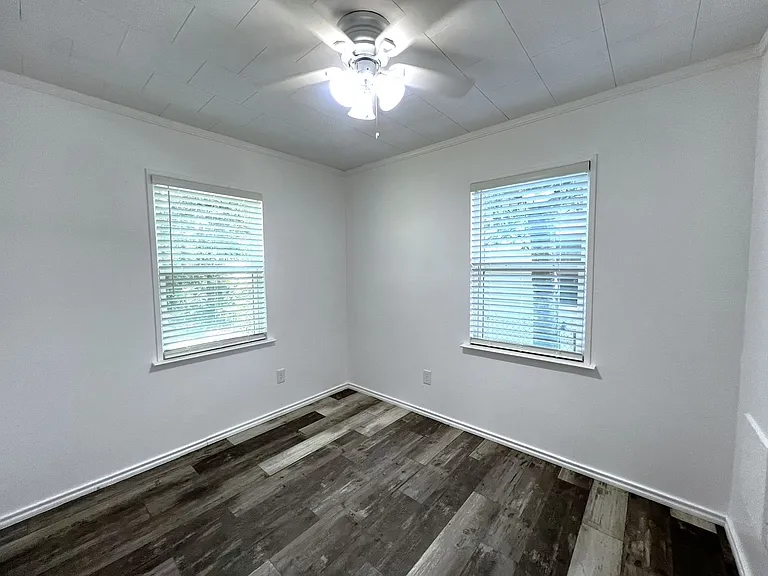 409 Oscar St — Photo 11