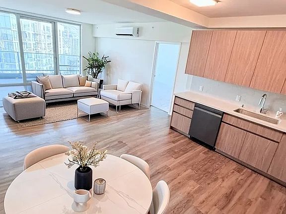 Dining room
(Furniture not included)