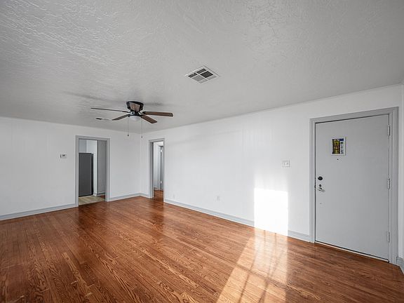 5th image of 709 NW Bell Ave