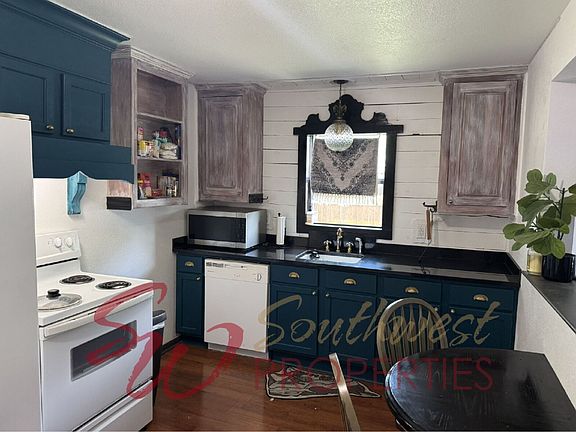 4th image of 743 W Park St