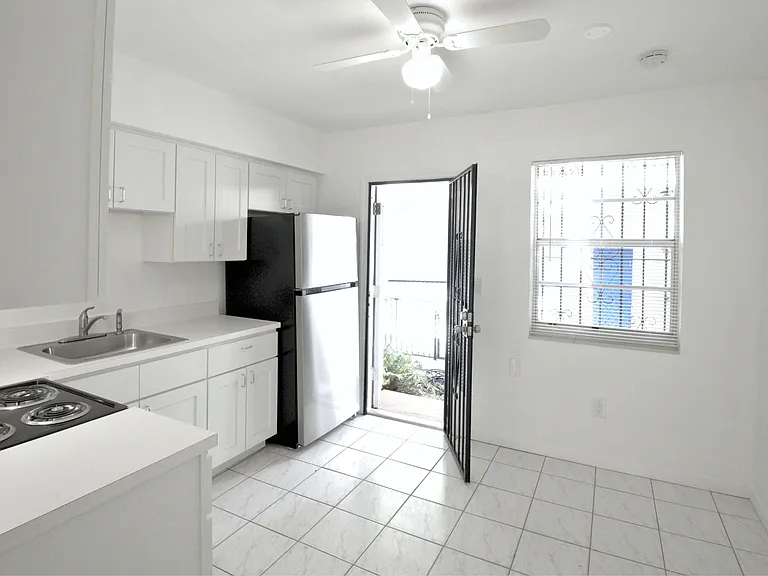 1570 NW 2nd St — Photo 16