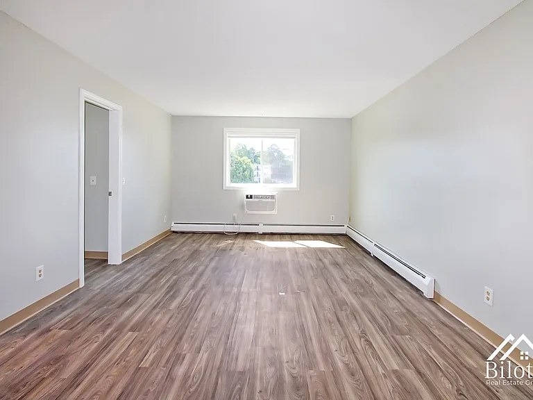18 Lee Rd — Photo 49