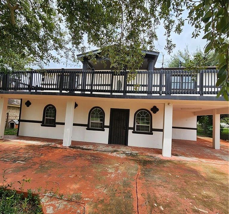 1st image of 504 N Beto Garcia Dr