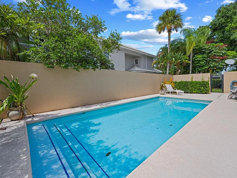 11875 Pebblewood Dr #201 — Photo 35
