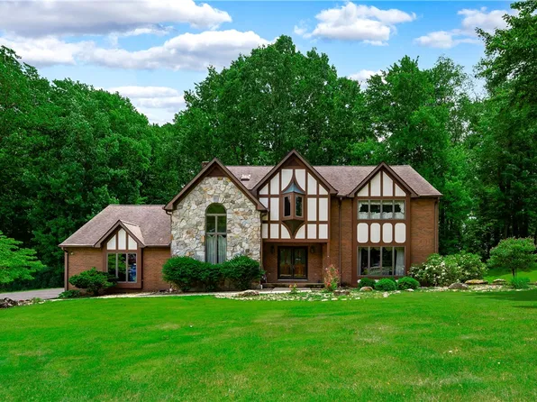 109 Old Hickory Ln, Grove City, PA 16127