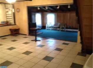 40 Grapevine Rd, Levittown, PA 19057