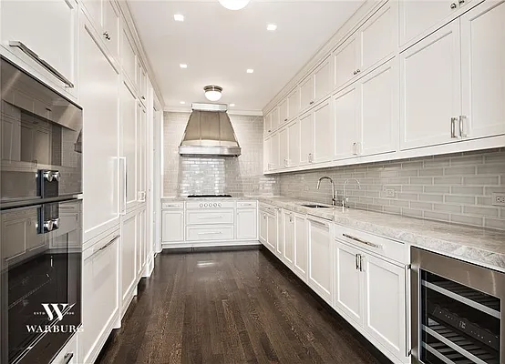 Sold by Warburg | media 31