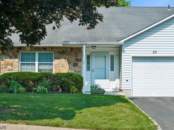 29 Coachlight Dr, Chatham, NJ 07928
