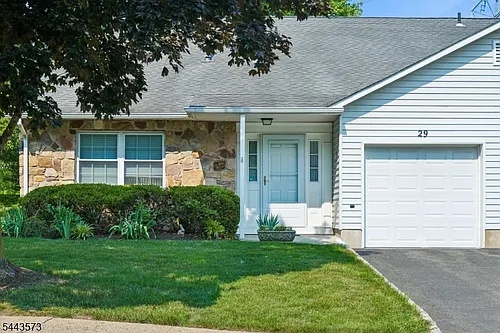 29 Coachlight Dr Photo 1 29 Coachlight Dr Photo 1
