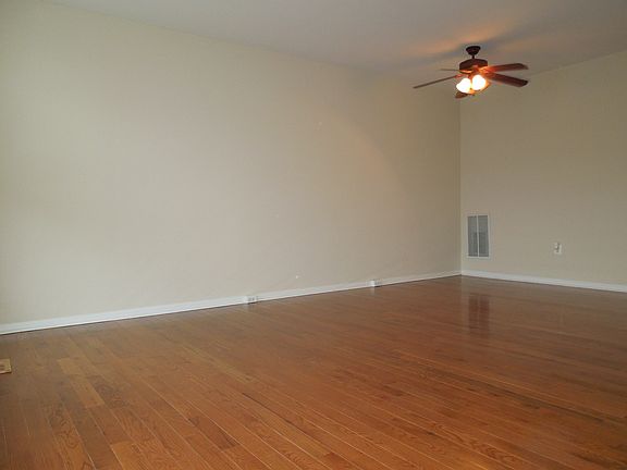 2nd image of 433 Pearlbush Sq NE