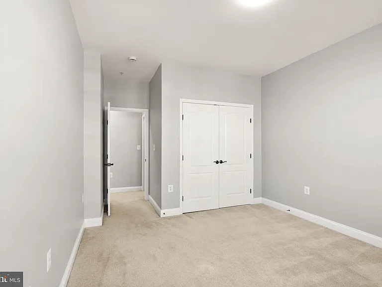 242 N Summit Ave #21 — Photo 48