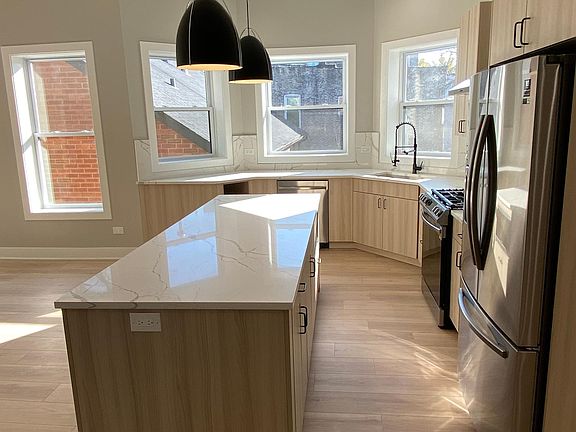 2nd image of 1316 N Maplewood Ave #2