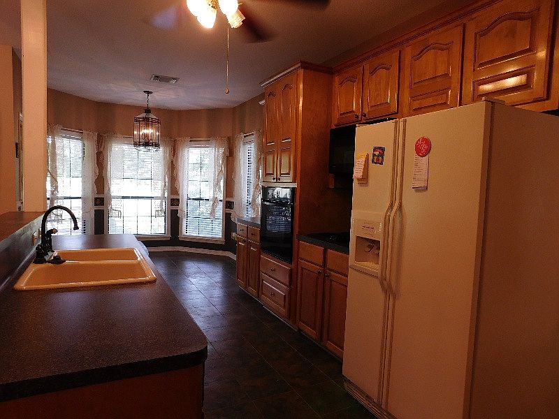 1st image of 609 Pinehurst Dr
