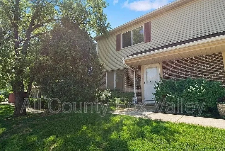 1723 Queensbury Cir — Photo 1