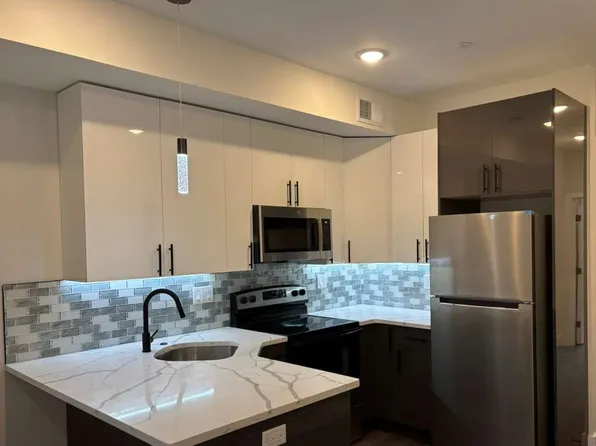 713 N 42nd St #2, Philadelphia, PA 19104