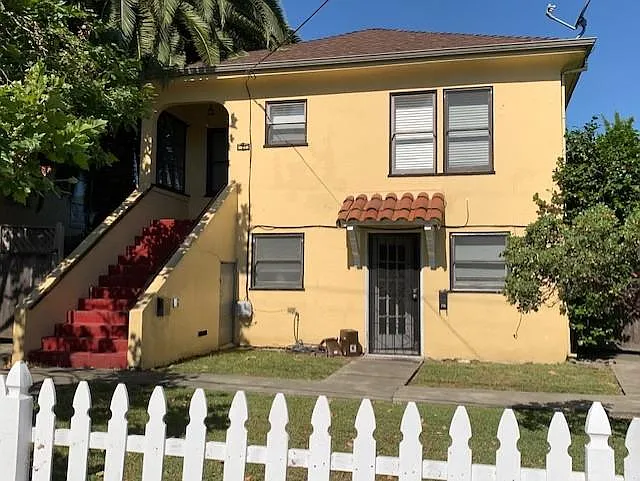 17 Glenn St