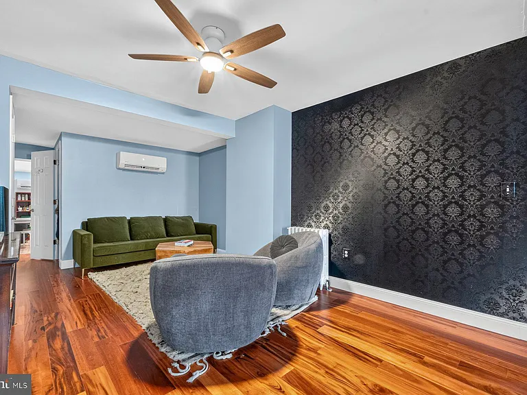 1611 Clarkson St — Photo 5