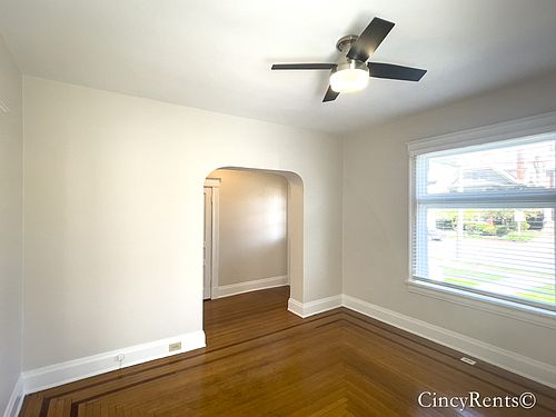 4th image of 2719 Observatory Ave #1