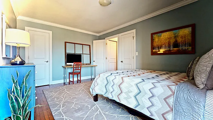 Sold by Bizzarro Agency | media 16