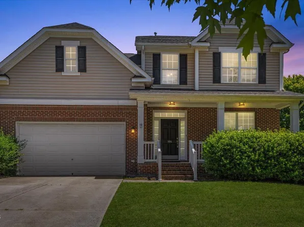 104 Leafy Holly Dr, Holly Springs, NC 27540