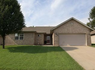 991 Glen Oaks Dr, Nixa, MO 65714
