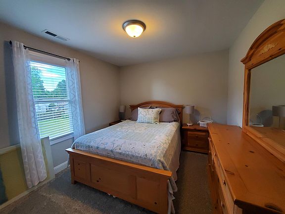2nd image of 106 Ridge Cove Ln