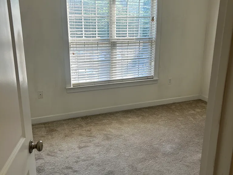 100 Sunset Cir #204 — Photo 3