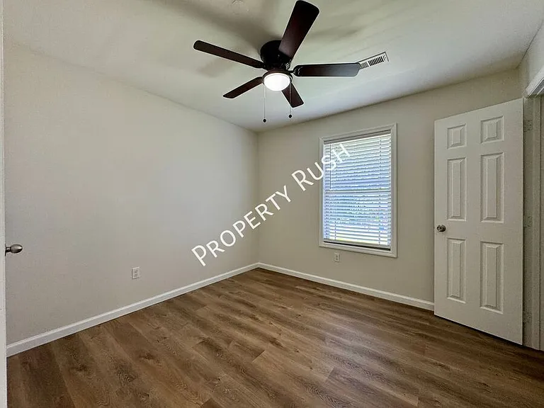 1718 Portland St #B — Photo 15