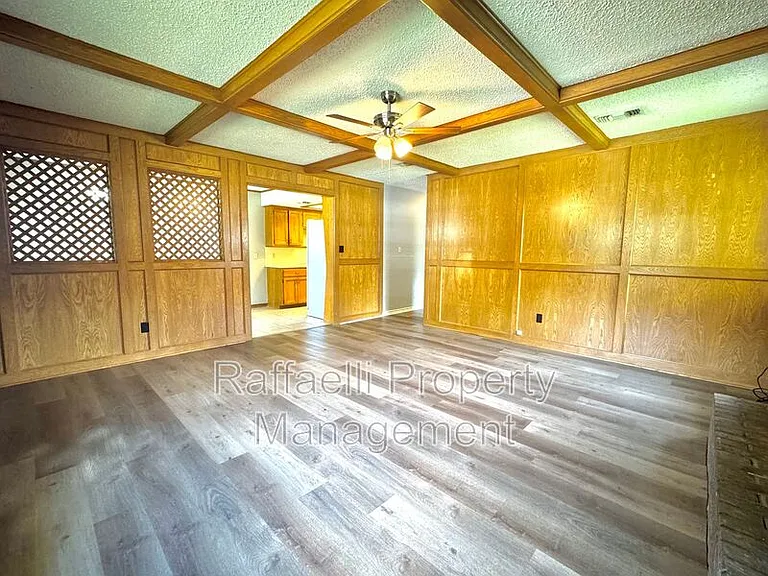 315 Brookwood Dr — Photo 8