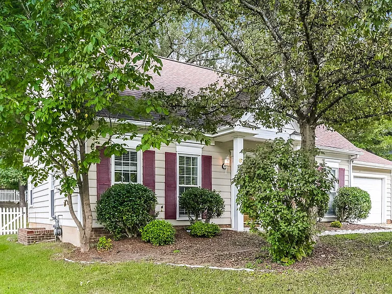 2108 David Earl Dr — Photo 4