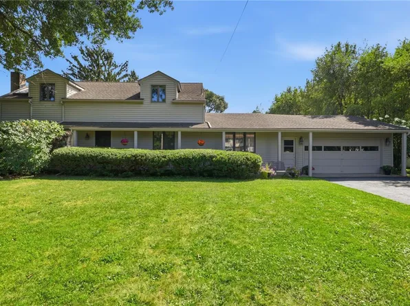 695 Embury Rd, Rochester, NY 14625