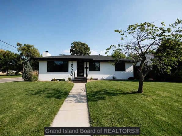 2528 W John St, Grand Island, NE 68803