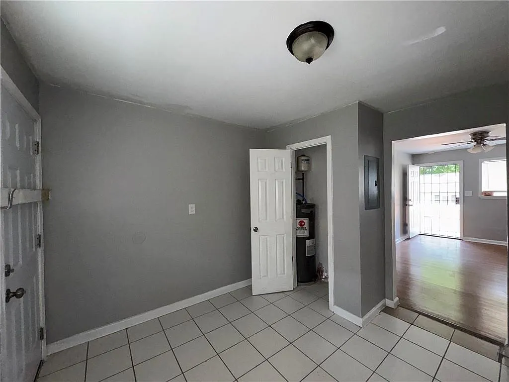 2 bed, 1.0 bath, 800 sqft, $1,490 — Photo 3