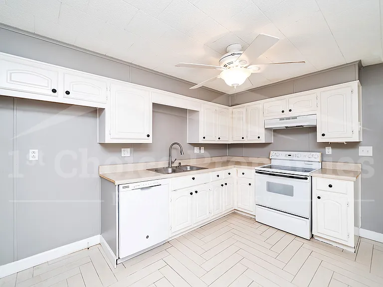 1541 Rainbow Ln — Photo 10