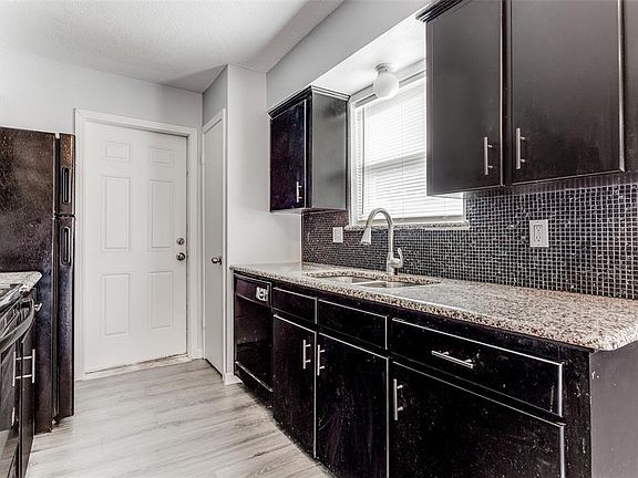 3rd image of 929 Longbeach Dr