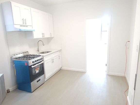 3rd image of 77 Mulberry St APT 13