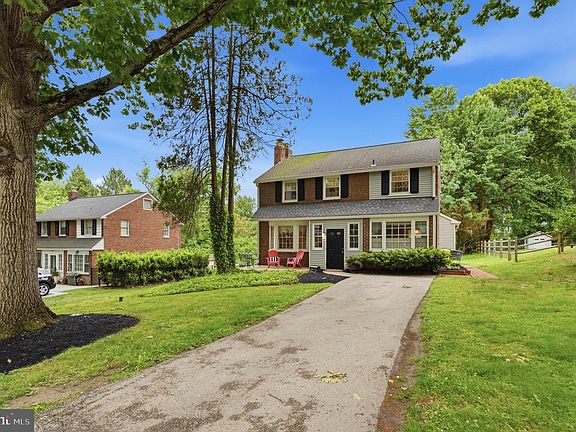 2nd image of 510 Twin Oaks Dr