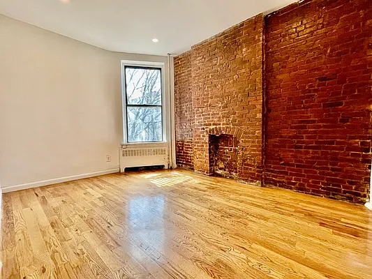 Rented by R New York | media 12