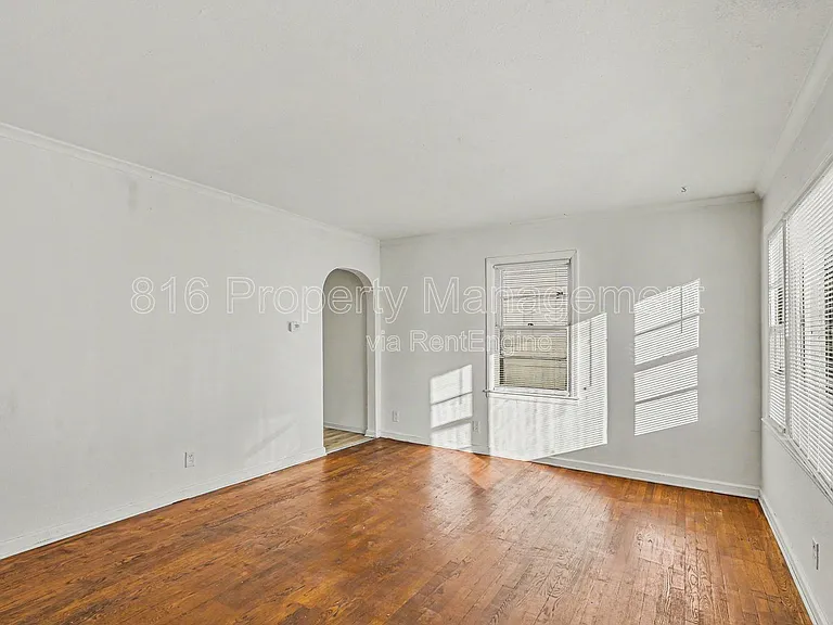 7412 Bellefontaine Ave — Photo 3