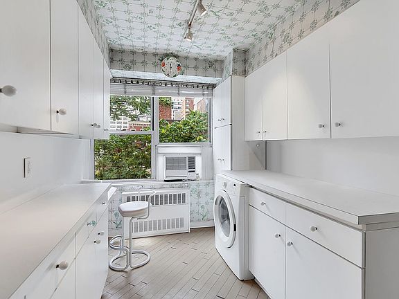 5th image of 114 E 72nd St APT 9C