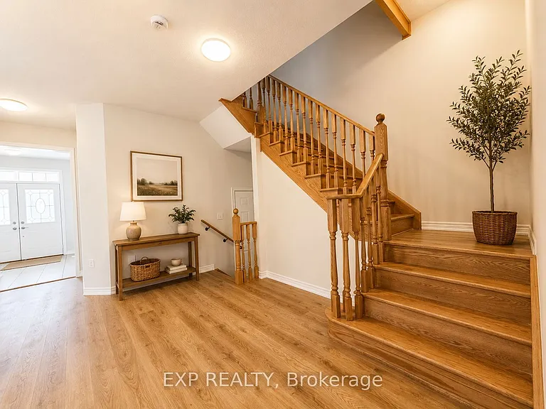 561 Settlers Rd W — Photo 8