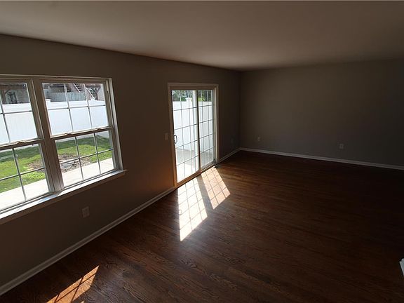 4th image of 115 Jeffrey Ln