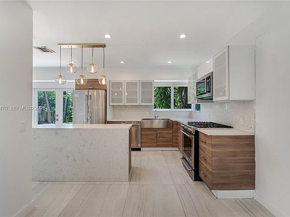 5th image of 550 W 49th St