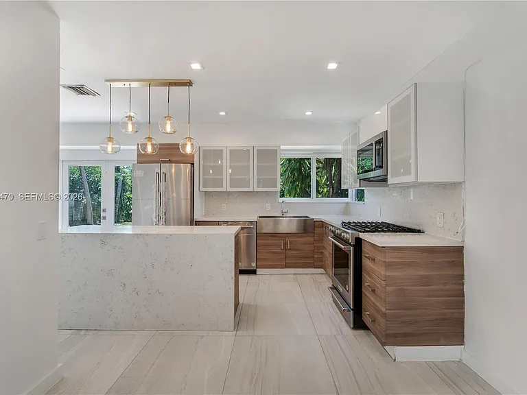 550 W 49th St — Photo 10