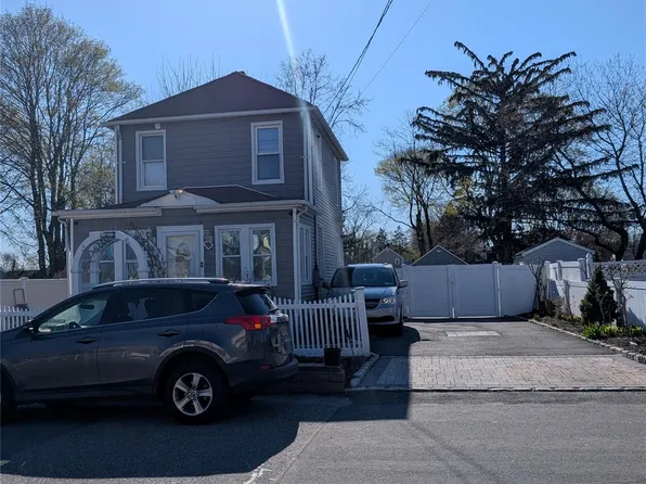 42 3rd Avenue, Huntington Station, NY 11746