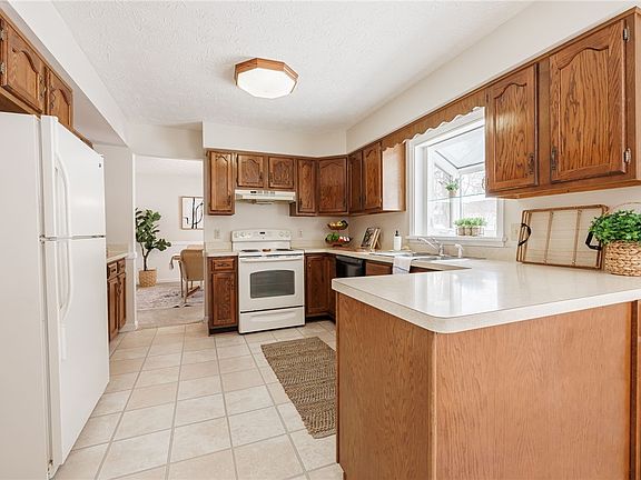 3rd image of 17 Freshfield Rise