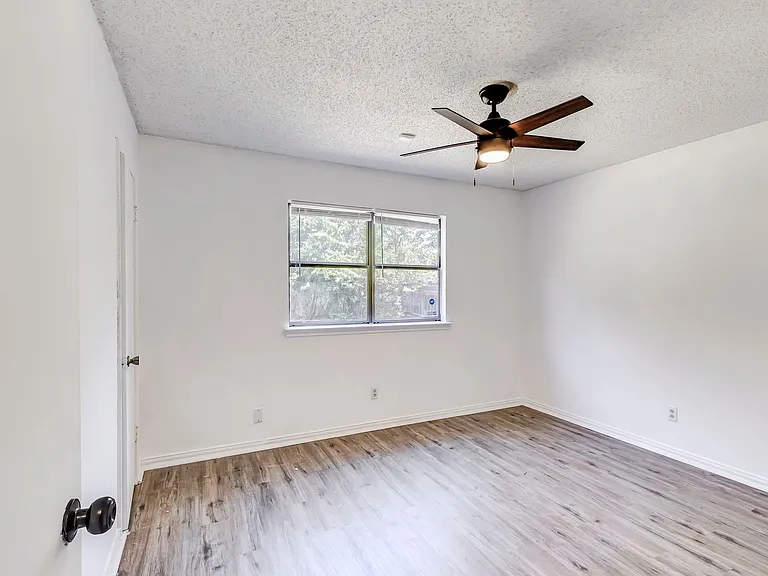 2015 Newton Dr — Photo 29