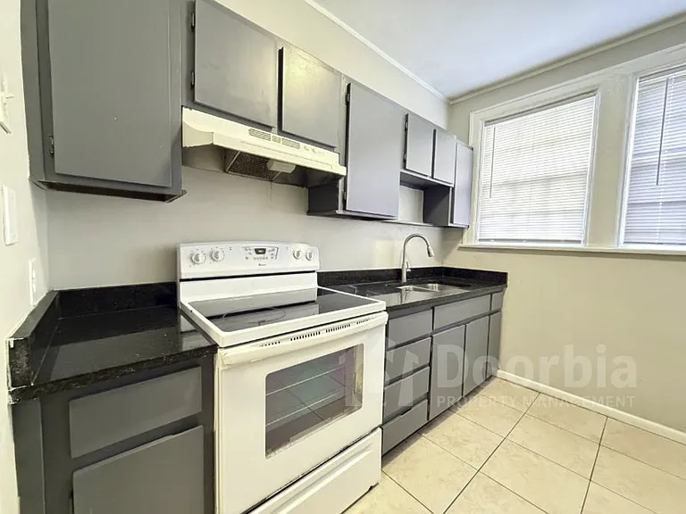 975 Willow Branch Ave #3 — Photo 3